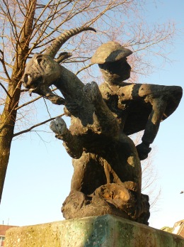 Bokkenrijder statue